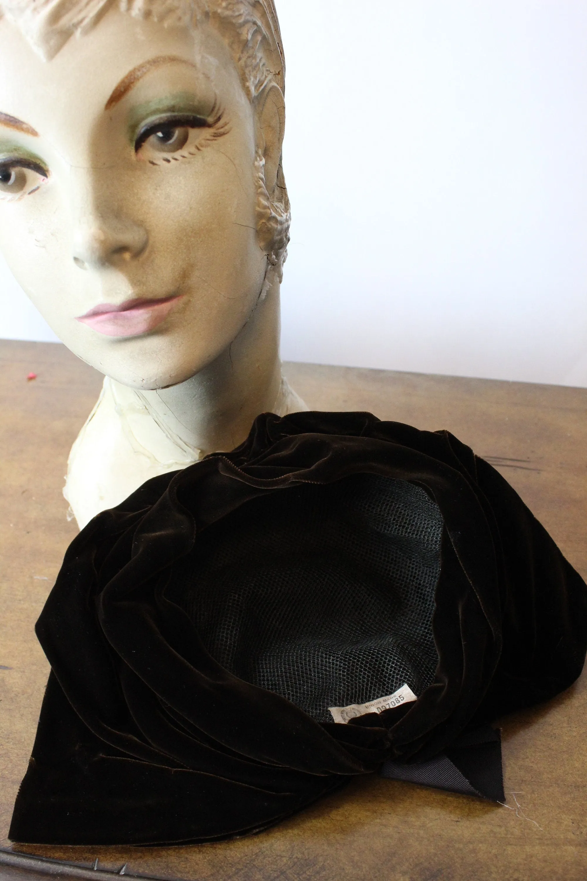 1950s does 1920s VELVET cloche hat | new fall