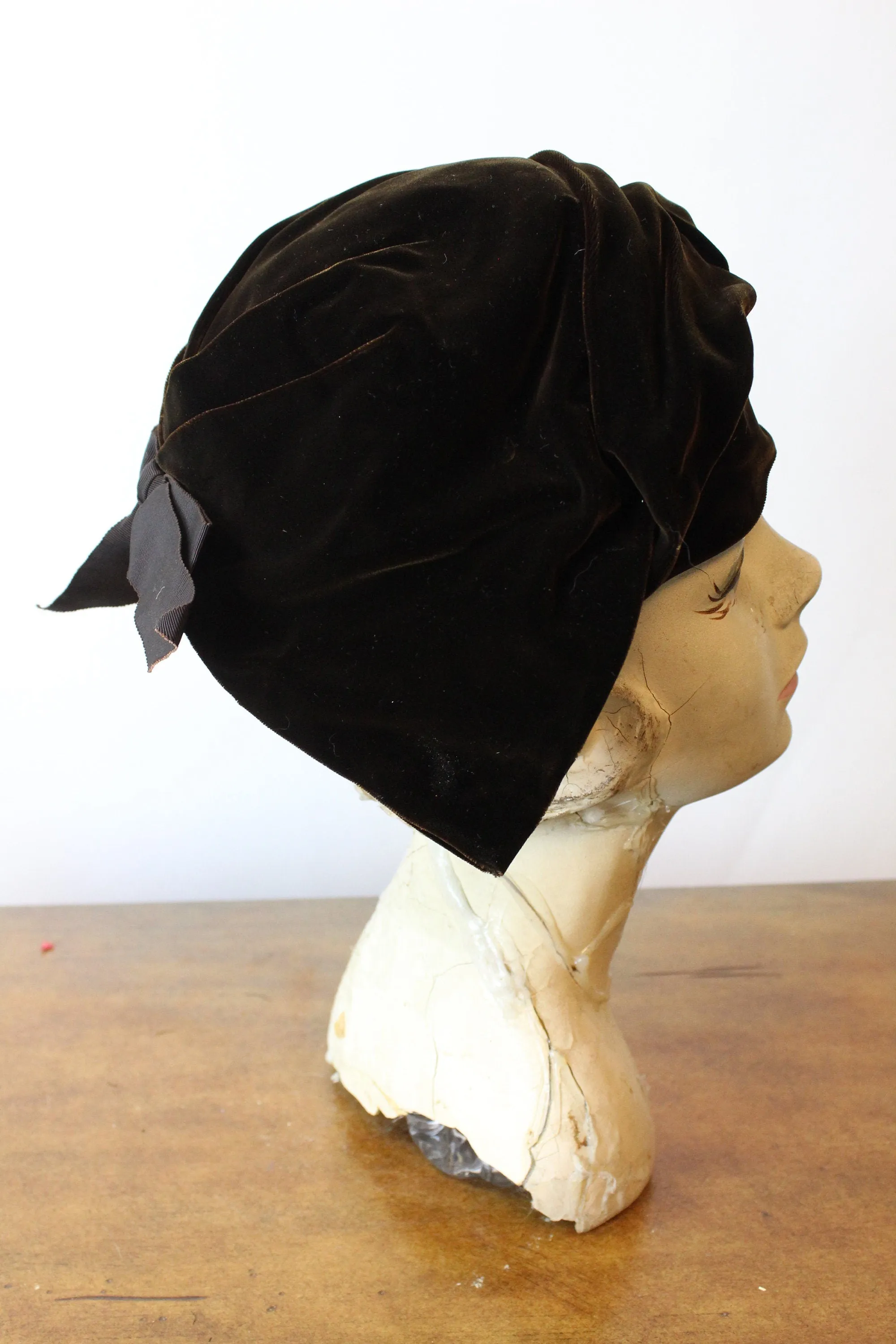 1950s does 1920s VELVET cloche hat | new fall