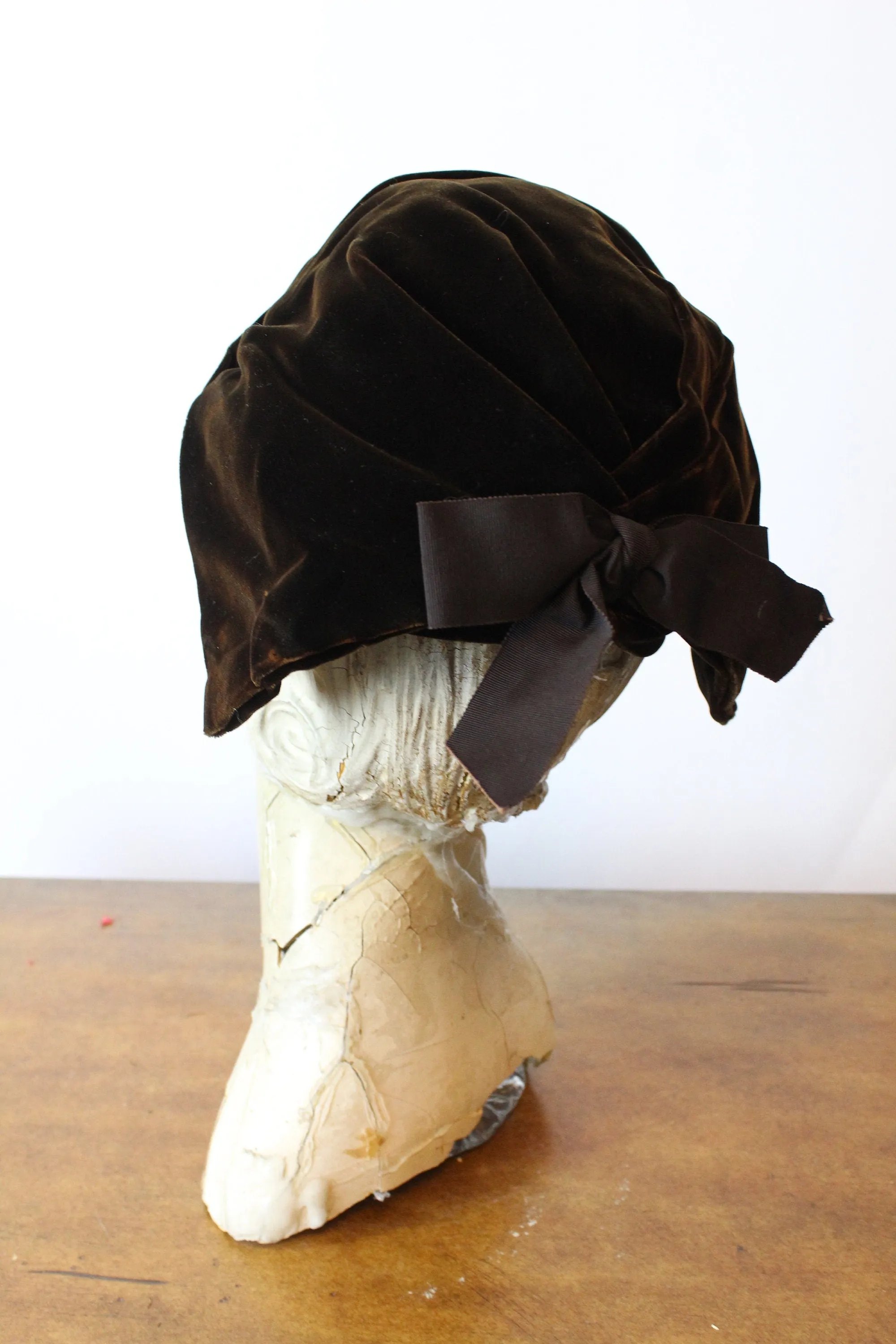 1950s does 1920s VELVET cloche hat | new fall