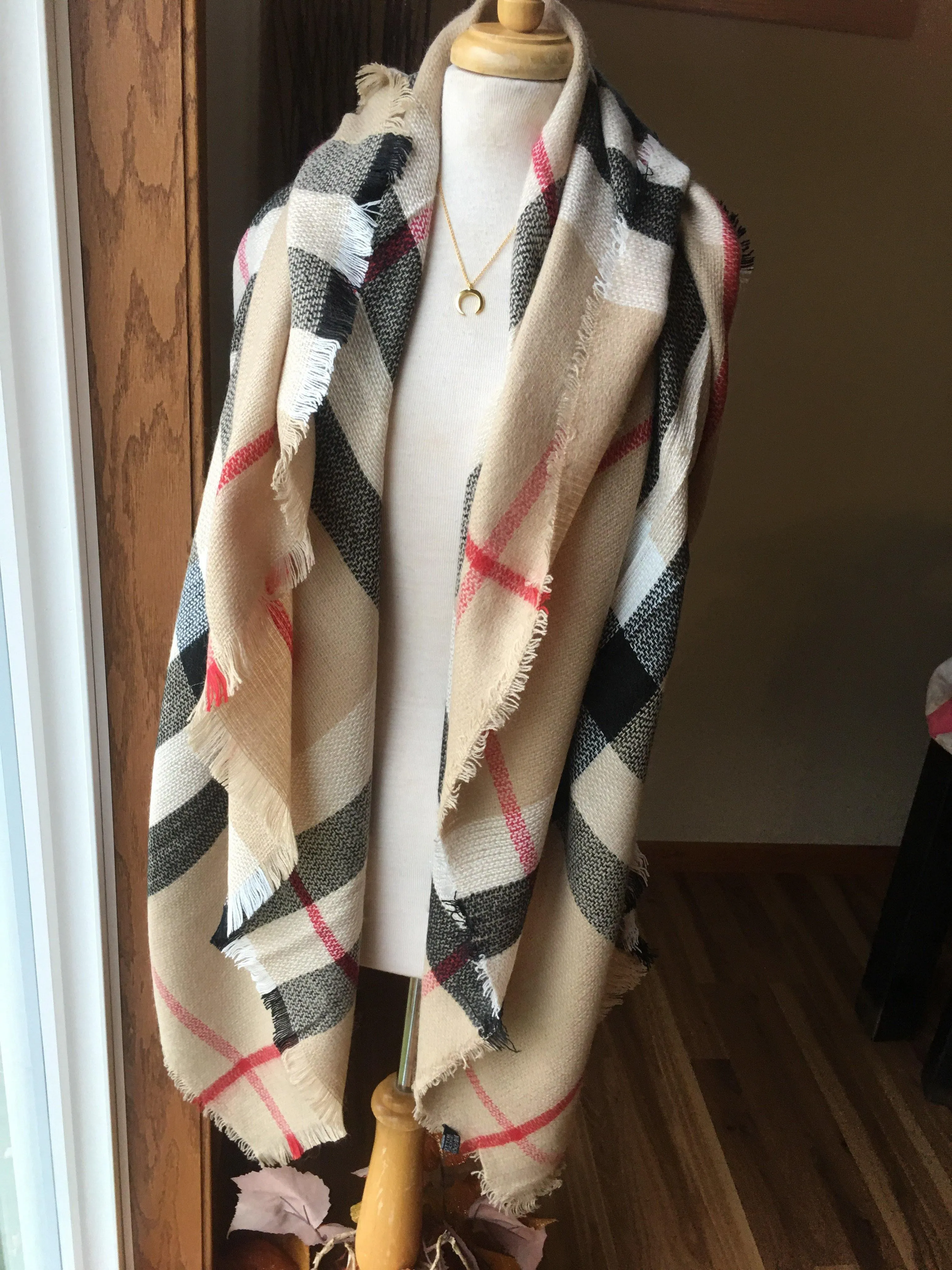 Blanket scarf { Classic check } Camel. Large square blanket scarf.