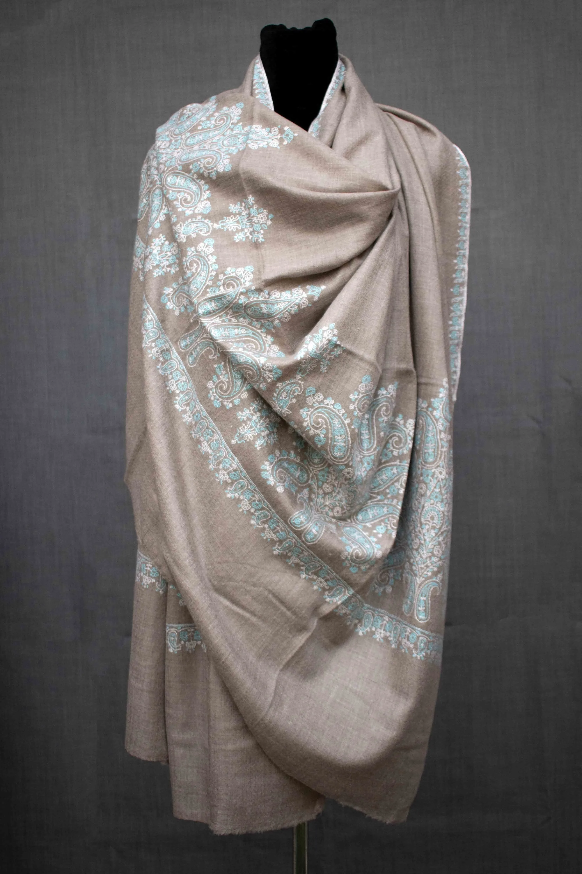 Kashmiri Pashmina Palla Embroidery Sozni Shawl, Hand Woven