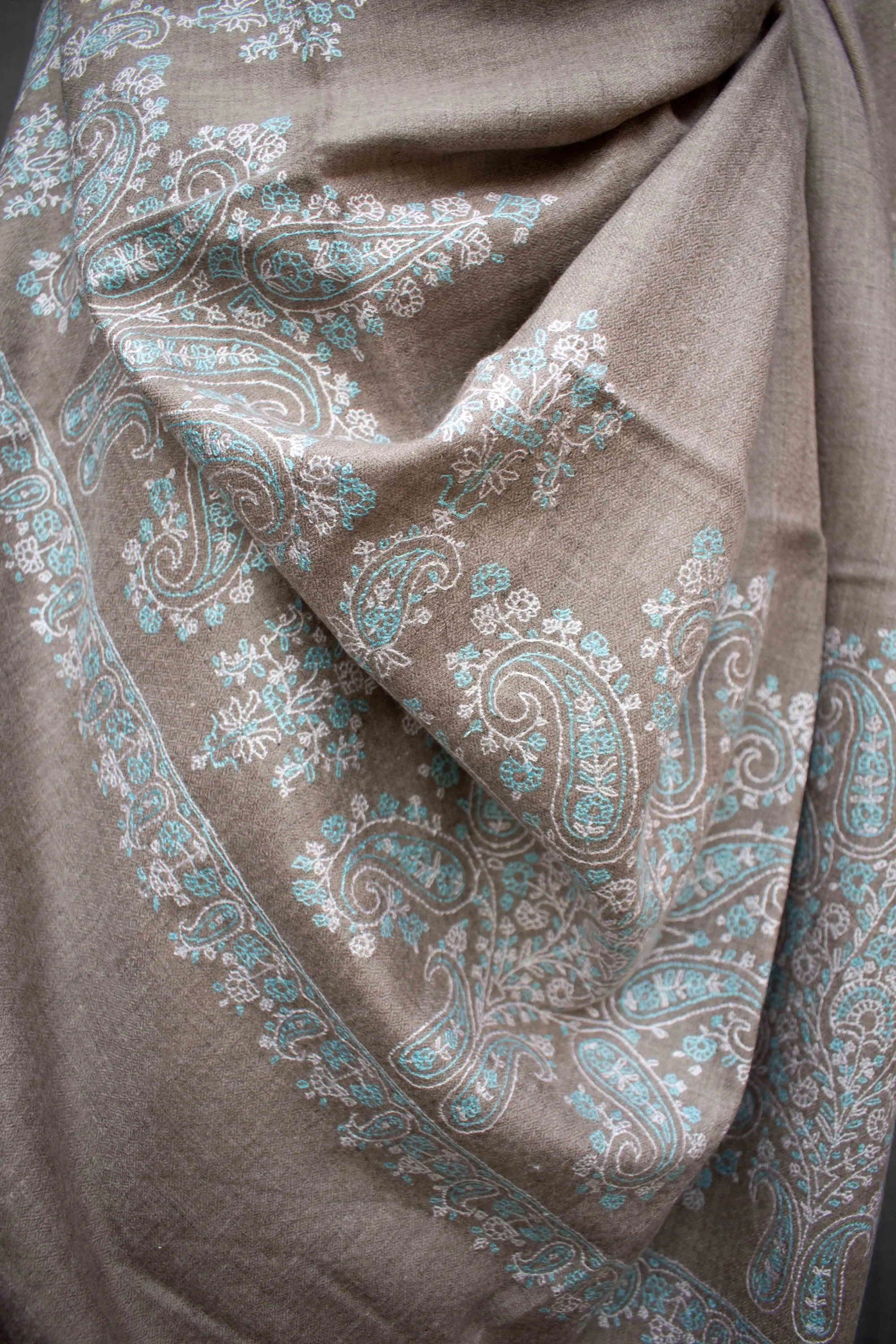 Kashmiri Pashmina Palla Embroidery Sozni Shawl, Hand Woven